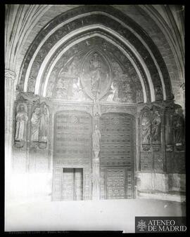 
Puerta del Dado en la Catedral de León.
