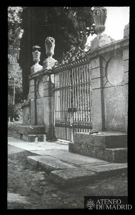 Casita del Príncipe, entrada posterior al jardín, en el Escorial