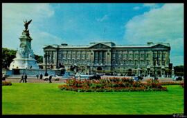 Tarjeta postal a color de vista exterior del Palacio de Buckingham de Londres editada por Corisel...