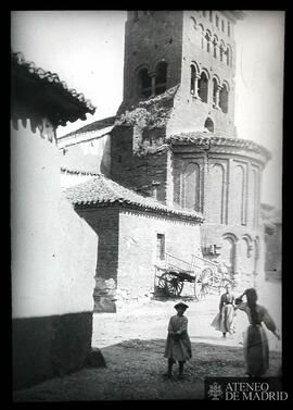 Detalle del exterior la iglesia de Sn Tirso de Sahagún (León)