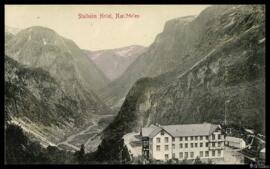 Tarjeta postal de vista panorámica del Stalheim Hotel en el valle de Nærøydalen editada por Mitte...
