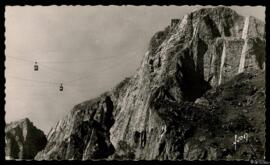 Tarjeta postal de vista del paisaje del Teleférico de Brévent y la Cadena montañosa de las Aiguil...