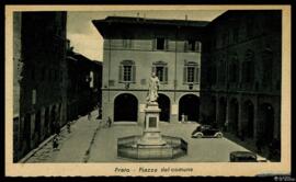 Tarjeta postal de la Piazza del Comune de Prato remitida por [Gugliemo Palizzi?] al Signore Calli...