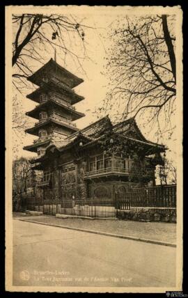Tarjeta postal de vista exterior de la Torre Japonesa vista desde la Avenida Van Praet en el dist...