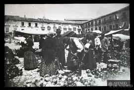 Mercado en la plaza de un pueblo
