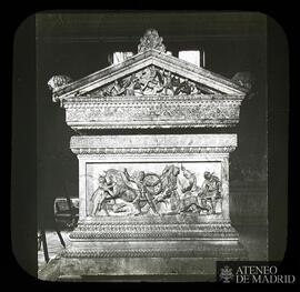 
Sogenannter Alexander-Sarkophag (Schmalseite) [Lateral del llamado "Sarcófago de Alejandro&...
