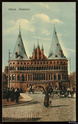 Tarjeta postal pintada a color de vista exterior de la Holstentor en Lübeck editada por el Kunstv...