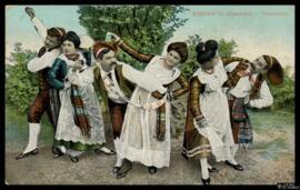 Tarjeta postal circulada policromada de escena costumbrista de hombres y mujeres en trajes tradic...