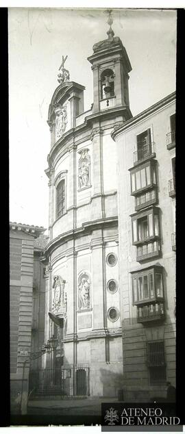 Exterior de la iglesia de San Miguel de Madrid.