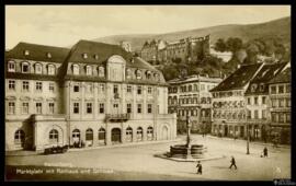 Tarjeta postal de la Markplatz, el Ayuntamiento y el Castillo de Heidelberg editada por Trinks &a...