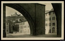 Tarjeta postal de vista panorámica de la fortificación de la Rocca Maggiore desde la Basílica de ...