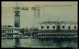 Tarjeta postal circulada de vista general de la Piazetta y el Palacio Ducal de Venecia desde el m...