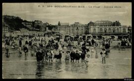 Tarjeta postal de escena costumbrista infantil de baños de ola en la Playa de Boulogne-sur-Mer ed...