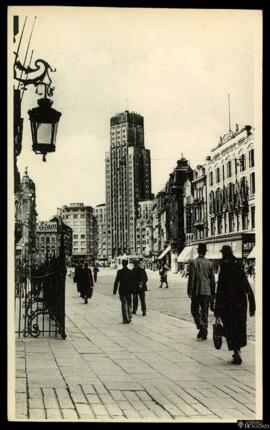 Tarjeta postal de escena urbana en la Place de Meir y la Torengebouw en Amberes editada por la Po...