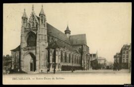 Tarjeta postal circulada de vista exterior de la Iglesia de Nuestra Señora o Église Notre-Dame du...