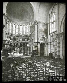 Interior de una catedral