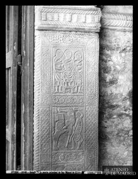 2648 Detalle de la puerta principal de San Miguel de Lillo de Oviedo.  (antiguamente San Miguel d...
