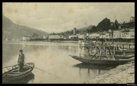 Tarjeta postal de escena costumbrista de un remero en la costa del [Lago di Como].
