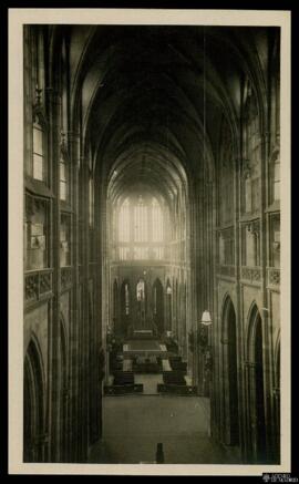 Tarjeta postal de vista interior de la Catedral de San Vito en Praga