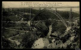 Tarjeta postal circulada de vista panorámica del Viaducto de Garabit y el valle del río Truyère e...