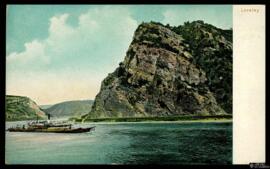 Tarjeta postal a color de dos barcos junto al risco Lorelei editada en Leipzig por Dr. Trenkler Co.