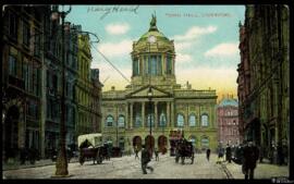 Tarjeta postal a color de vista exterior del Ayuntamiento de Liverpool con nota al verso