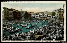 Tarjeta postal circulada policromada de la Regata Storica di Venecia junto al Ponte di Rialto edi...