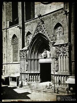 1252 Fachada de la iglesia de Santa María del Mar de Barcelona.