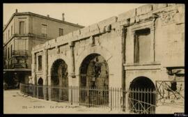 Tarjeta postal de vista exterior de la Porte d’Auguste de Nimes editada por los Neurdein Frères e...