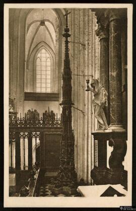 Tarjeta postal de vista interior en la Marienkirche de Lübeck editada por el Verlag Ludwig Möller...