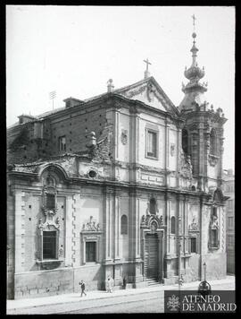 Fachada de la iglesia de Santa María la Real de Montserrat de Madrid
