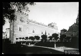 Alcalá de Henares (Madrid). Palacio Arzobispal, fachada que da a la plaza de las Bernardas- ¿1900?