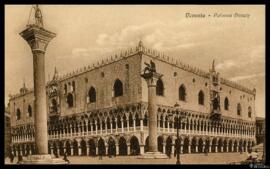 Tarjeta postal de vista exterior del Palacio Ducal de Venecia.