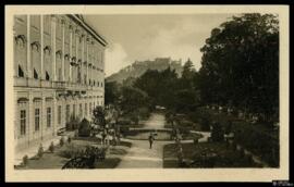 Tarjeta postal de vista panorámica del Mirabellgarten y la la Fortaleza de Hohensalzburg editada ...