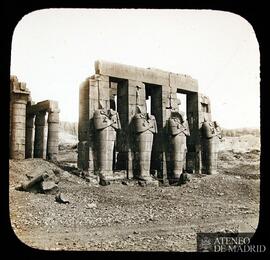 
Cariátides del Ramaseum (templo funerario de Ramsés II) en Tebas

