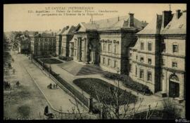 Tarjeta postal de vista panorámica del Palacio de Justicia, la Prisión, la Gendarmetía y la Avenu...