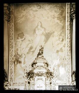 Madrid. Iglesia de Santa Isabel. Altar mayor y retablo, con la Inmaculada de José de Ribera, cuya...