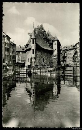Tarjeta postal de vista exterior del Palais de l'Ille y el Canal de Tiou en Annecy editada por Éd...