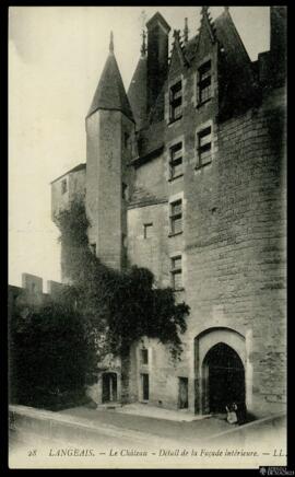 Tarjeta postal de detalle de la fachada interior del Castillo de Langeais editada por Lévy Fils e...