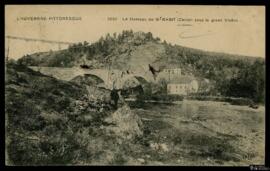 Tarjeta postal de vista general de la aldea o Hameau de Garabit desde el Viaducto editada por Ern...