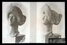 Cabeza femenina procedente de Ampurias. Bronce. Barcelona, Colección Güell