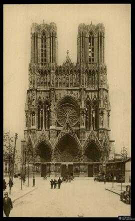 Tarjeta postal de vista exterior de la fachada principal de la Catedral de Notre-Dame de Reims ed...