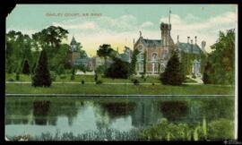 Tarjeta postal circulada a color del Oakley Court de Bray remitida por Wilts W. Hendy a Miss. Cle...