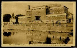 Tarjeta postal de escena costumbrista urbana de la Piscina Municipal de Troyes editada por G. Art...