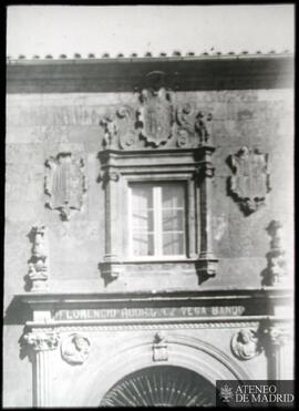 
Salamanca. Decoración de la fachada principal de una casa particular, con la inscripción "F...