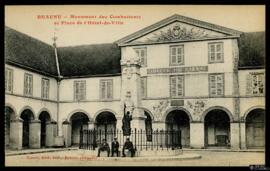 Tarjeta postal de vista exterior del Ayuntamiento de Beaune y el Monument des Combattants editada...