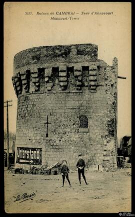 Tarjeta postal de dos niños junto a la Tour d’Abancourt de Cambrai editada por La Pensée