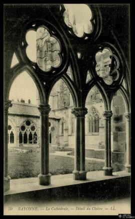 Tarjeta postal de detalle de una arcada del Claustro de la Catedral de Sainte-Marie de Bayona edi...