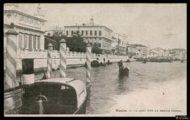 Tarjeta postal de escena costumbrista urbana de un muelle en el Gran Canal de Venecia editada por...