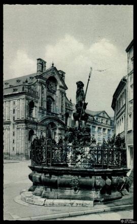 Tarjeta postal circulada de la fuente escultórica de Gabelmann en Bamberg remitida a la familia P...